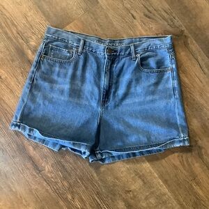American Eagle cuffed mom shorts